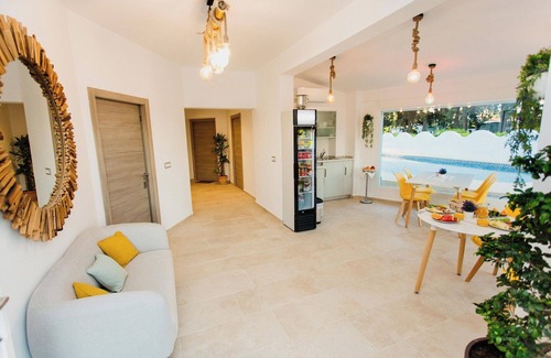 Els Poblets Chalet De Esquí | Chalet Felizia, top ubicación, gran piscina. Comodidad y paz. Max 16 personas,