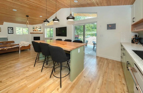 Halfmoon Bay Chalet De Esquí | Chalet Firefly BC REGISTRY APPROVAL #H631676206