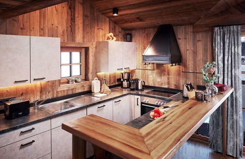 Hundsdorfl Apartamento | Chalet for 10-13 people (5 bedrooms, 5 bathrooms) - Almdorf Flachau and Promi Alm