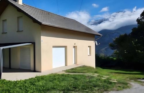 Saint-Jean-de-Maurienne Villa | Chalet 'Saint Jean De Maurienne' con Jardín Privado y Wi-Fi