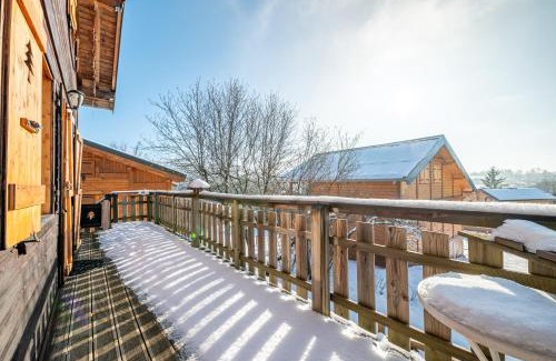 Saint-Laurent-en-Grandvaux Casa | Chalet L’Embellie - Chalet avec piscine partagée