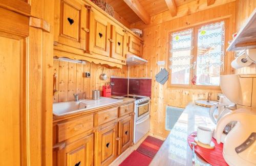 Saint-Laurent-en-Grandvaux Casa | Chalet L’Embellie - Chalet avec piscine partagée