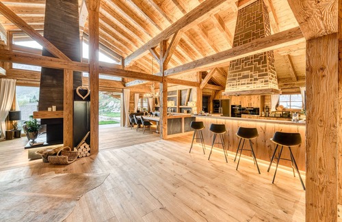 Brand Casa | Chalet GM in Brand With 5 Bedrooms and 8 Bathrooms