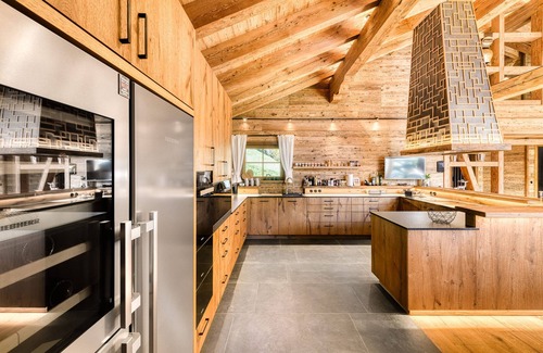 Brand Casa | Chalet GM in Brand With 5 Bedrooms and 8 Bathrooms