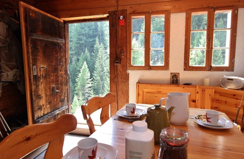 Grengiols Chalet De Esquí | Chalet en Binn cerca del bosque y valle
