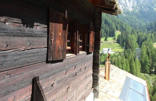 Grengiols Chalet De Esquí | Chalet en Binn cerca del bosque y valle