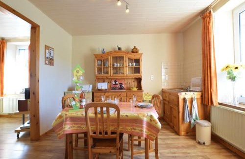 Bovigny Casa | Chalet in Bovigny with Forest & BBQ