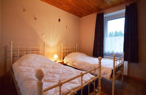 Bovigny Casa | Chalet in Bovigny with Forest & BBQ
