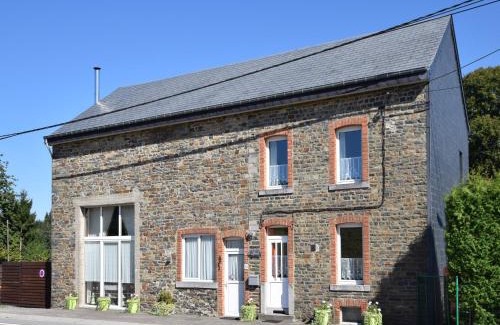 Bovigny Casa | Chalet in Bovigny with Forest & BBQ
