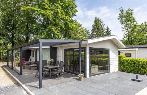 De Bult Casa | Chalet in De Bult by the pond