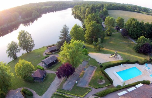 Mialet Chalet De Esquí | CHALET EN LAGUNA FRONTERA, PERIGORD VERDE, piscina, calma ideal y descanso.