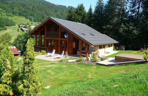 Les Gets Chalet De Esquí | Soleado chalet en Les Gets con jacuzzi