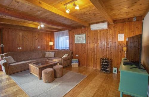 Orahovica Casa | Chalet in Orahovica near Papuk Nature Park