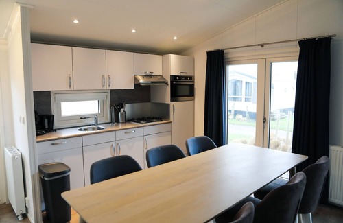Kamperland Chalet De Esquí | Chalet (J09) on cozy family campsite by the sea