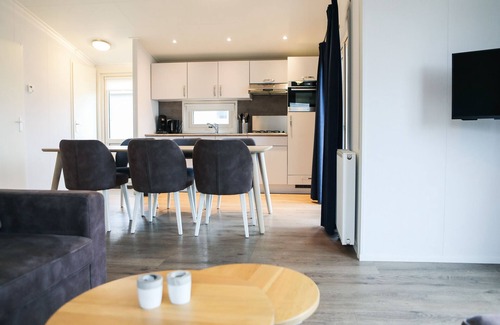 Kamperland Chalet De Esquí | Chalet (J09) on cozy family campsite by the sea