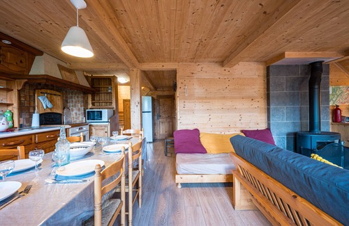 Jarrier Chalet De Esquí | Chalet 'Jarrier' con vistas a la montaña, terraza privada y jardín privado