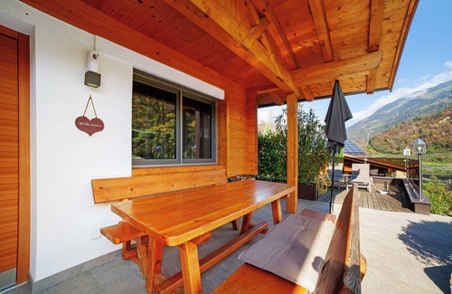 Rifiano Casa | Chalet 'Jasmin' con vistas a la montaña, piscina compartida y Wi-Fi