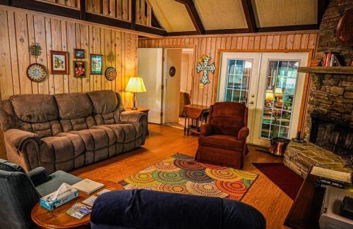 Pine Mountain Chalet De Esquí | Chalet just steps away from playground