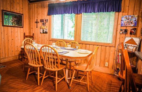 Pine Mountain Chalet De Esquí | Chalet just steps away from playground
