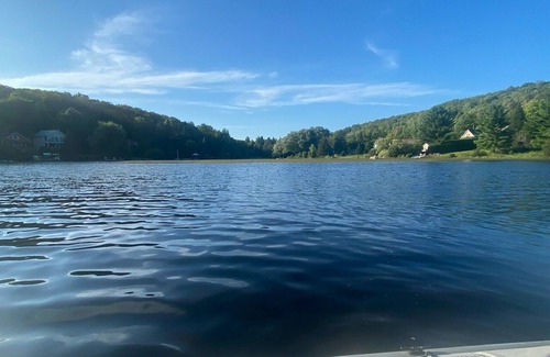 Saint-Calixte Chalet De Esquí | Chalet Kilkenny : Lakeside cottage - sleeps 8 with full amenities