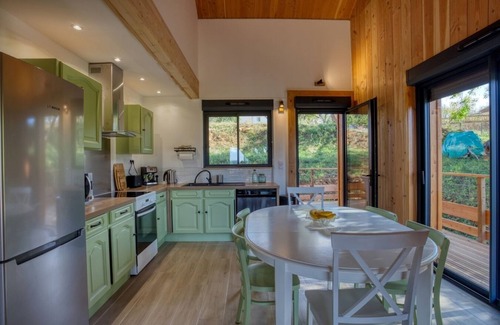 Pays-de-Belves Chalet De Esquí | Chalet Kozy in Périgord Noir, comfort and zenitude in the shade of tall trees
