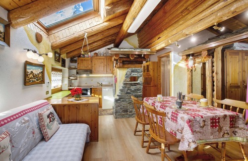 Valtournenche Chalet De Esquí | Chalet 'L'Ange Des Neiges' con vistas a la montaña, piscina privada y Wi-Fi