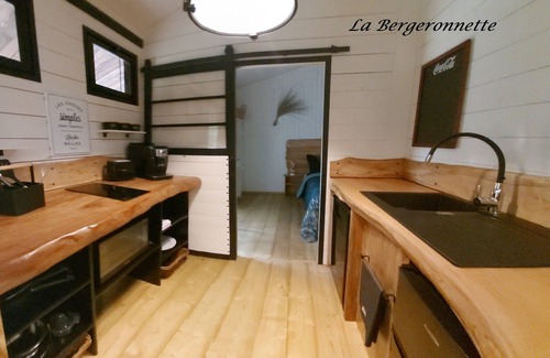 Queyrac Casa | Chalet 'La Bergeronnette' with Shared Pool, Private Terrace and Shared Garden
