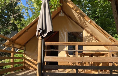 Gravieres Chalet De Esquí | Chalet 'La Cabane Camping La Châtaigneraie' with Private Terrace