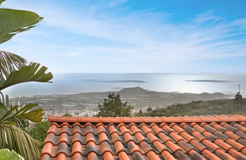Arafo Chalet De Esquí | Casa vacacion "Casa La Morra con bañera de hidromasaje" con vistas al mar, terrazas privadas y Wi-Fi