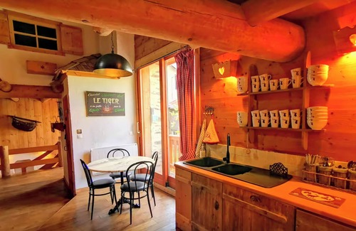 Le Bourg-d'Oisans Chalet De Esquí | Chalet 'Le Cosy Lodge' con vistas a la montaña, piscina privada y Wi-Fi
