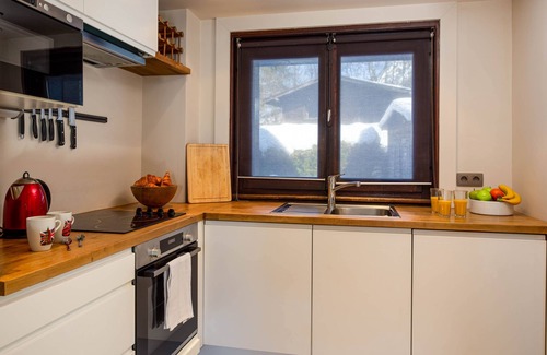 Chamonix City Centre Chalet De Esquí | Chalet le Tremplin - sleeps 6 in 2 bedrooms with hot tub