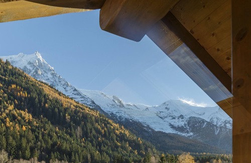 Chamonix-Mont-Blanc Chalet De Esquí | Hermoso chalet de lujo, con jacuzzi, en el centro de Chamonix. Duerme hasta 10.
