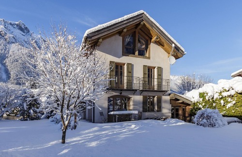 Chamonix-Mont-Blanc Chalet De Esquí | Hermoso chalet de lujo, con jacuzzi, en el centro de Chamonix. Duerme hasta 10.