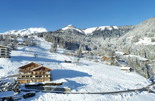 Cordon Chalet De Esquí | Chalet Les Rhodos - sleeps 60 - Facing Mont Blanc in Cordon