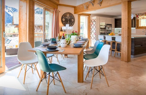 Seytroux Chalet De Esquí | Chalet Levant Blanc - ski home for 14, games room & views - OVO Network