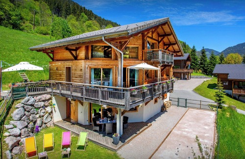 Seytroux Chalet De Esquí | Chalet Levant Blanc - ski home for 14, games room & views - OVO Network