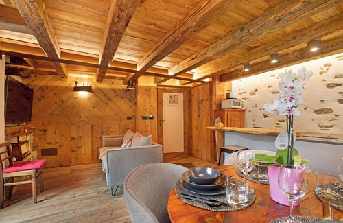 Valsavarenche Chalet De Esquí | Chalet 'Lo Pailler De Mamma E Pappa' con vistas a la montaña, terraza privada y Wi-Fi