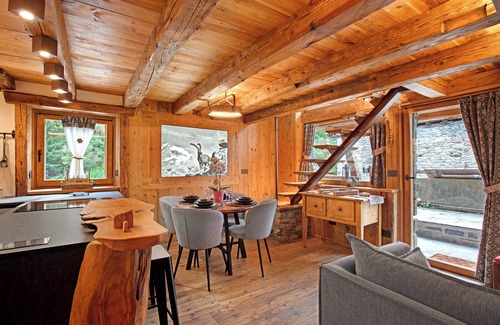 Valsavarenche Chalet De Esquí | Chalet 'Lo Pailler De Mamma E Pappa' con vistas a la montaña, terraza privada y Wi-Fi
