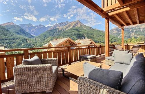 Monetier-les-Bains Casa | Chalet Luxe piscine et spa 18 personnes serrechevalierholidays