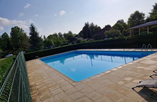 Saint-Sauveur-les-Bray Chalet De Esquí | Chalet moderne au bord d'un lac