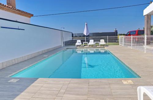 Conil de la Frontera Chalet De Esquí | Chalet moderno con pisicina