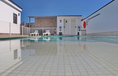 Conil de la Frontera Chalet De Esquí | Chalet moderno con pisicina