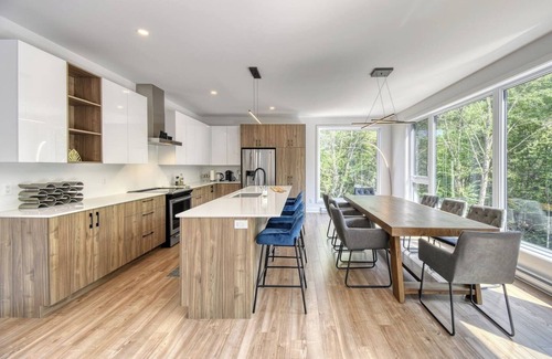 La Conception Chalet De Esquí | Chalet Montana in Bel Air - 4BDR Modern Tremblant Retreat with Hot Tub