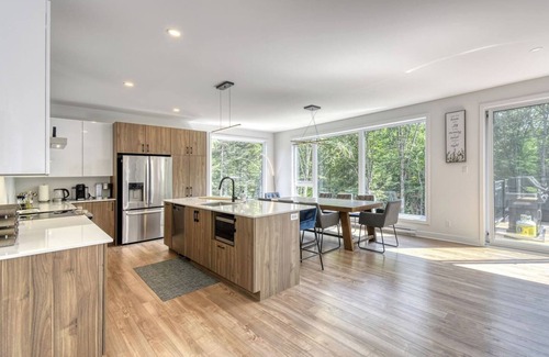 La Conception Chalet De Esquí | Chalet Montana in Bel Air - 4BDR Modern Tremblant Retreat with Hot Tub