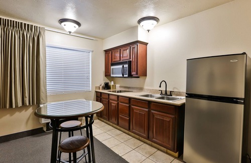 St. George Hotel | Chalet Motel