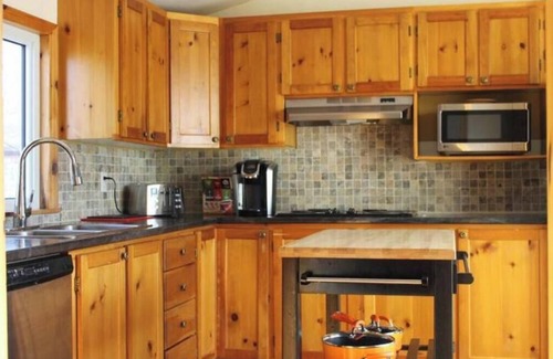 The Blue Mountains Chalet De Esquí | Chalet near south end of Blue Mountain, historic Collingwood, and Wasaga Beach!