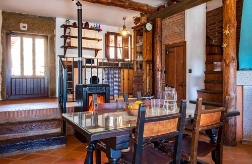 Neila de San Miguel Chalet De Esquí | Chalet 'Neilarural' con vistas a la montaña, Wi-Fi y aire acondicionado