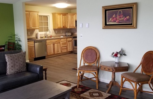 Seward Condominio | Chalet de Seward, Ste B: Ocean & Mountain View (980 SF)
