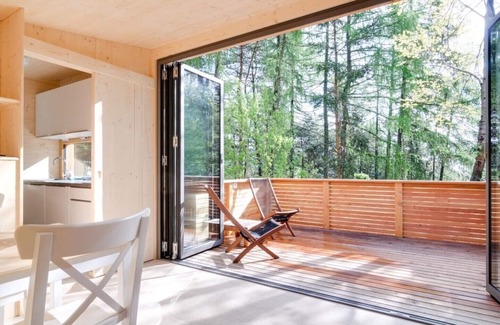San Genesio Atesino Chalet De Esquí | Chalet en el borde del bosque: la terraza transmite la sensación de vivir en una casa del árbol