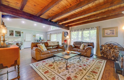 Lake Ariel Cabina | Chalet on the Green: Cozy Lake Ariel Retreat!